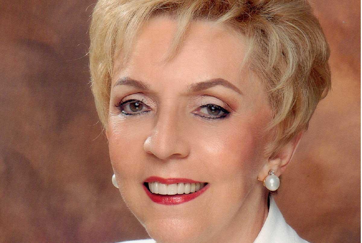 Joyce De Ginatta Mentalizadora De La Dolarizaci n En Ecuador 